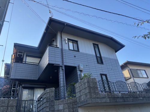 屋根と外壁をリフォームした外観