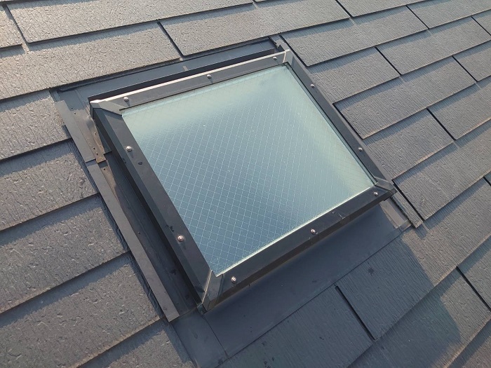 明石市で天窓のひび割れたガラス交換工事を行った後の様子