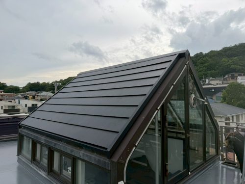屋根工事が完了した様子