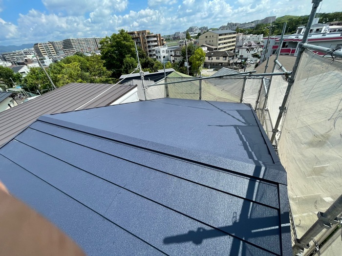 神戸市東灘区でカラーベスト屋根へのカバー工法！【費用紹介】