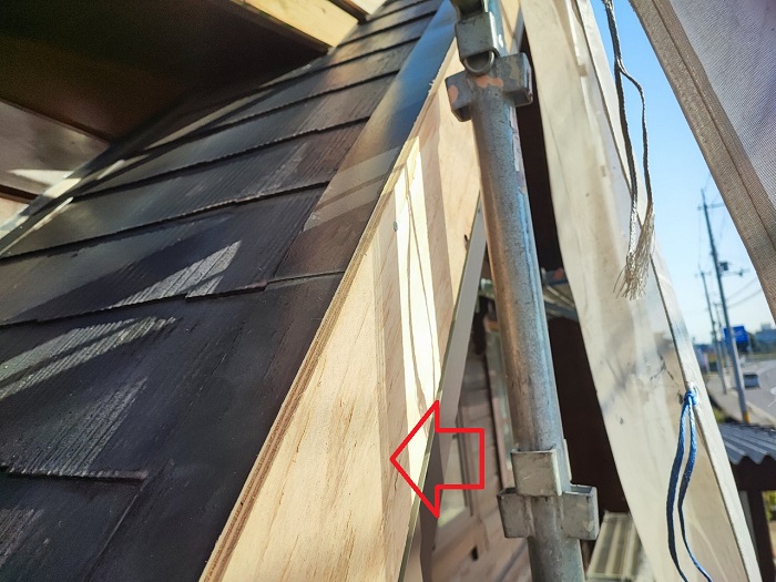 三田市での破風板修繕工事で下地用合板を増し貼り