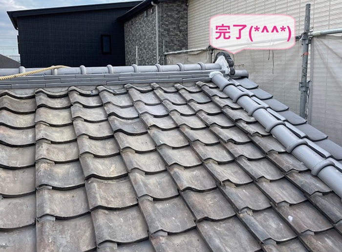 尼崎市の瓦屋根の部分補修で棟瓦積み替えと袖瓦の交換が完了した現場の様子