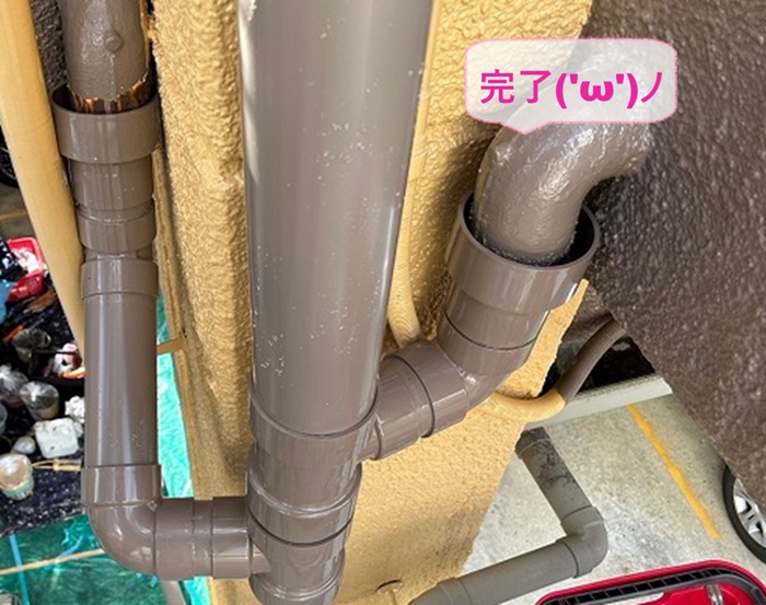 神戸市垂水区で劣化した雨樋縦パイプの交換修理が完了した現場の様子