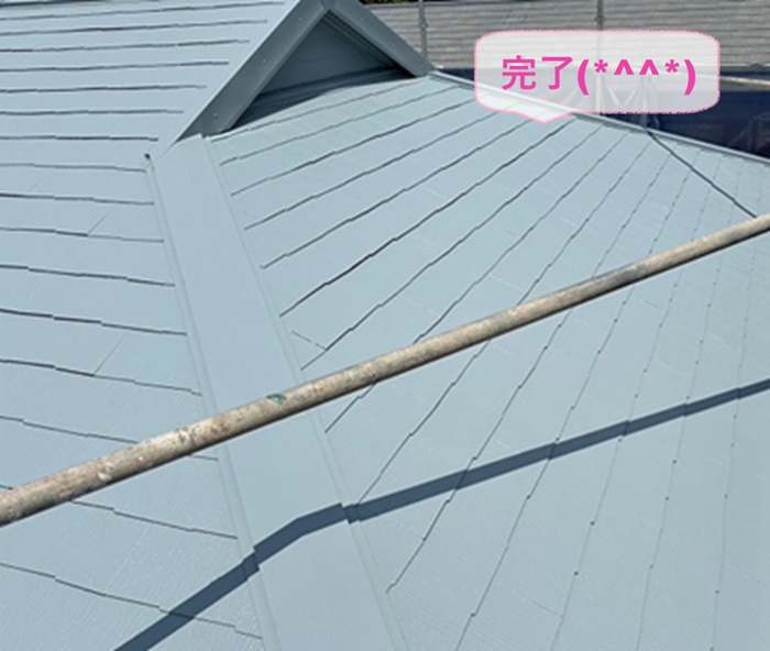 加東市で退色した化粧スレートを高日射反射率塗料で塗り直しが完了した現場の様子