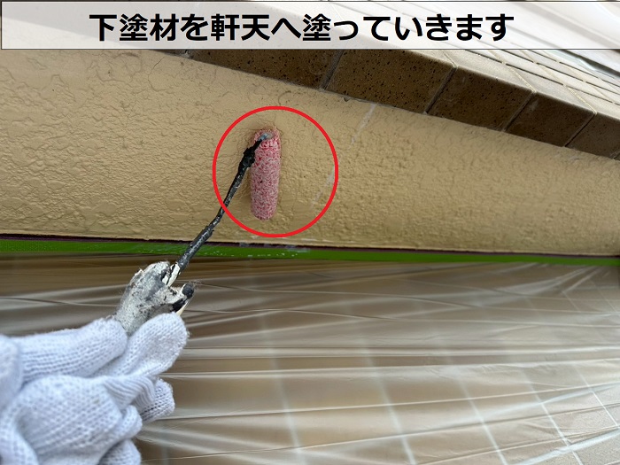 加古郡播磨町で剥がれのある軒天を部分塗装で下塗り