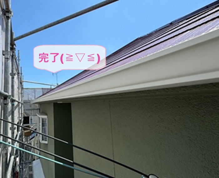 明石市の戸建て住宅の雨どいを高耐久PC50への交換が完了した現場の様子