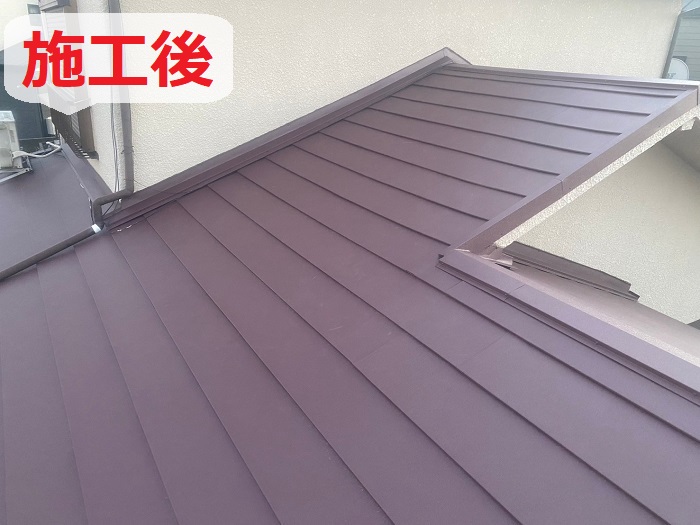高砂市で下屋根への屋根カバー工事を行った後の様子