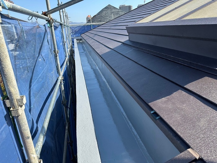 ウレタン防水後の屋根上の側溝