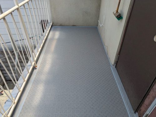 長尺シートを貼り替えた廊下
