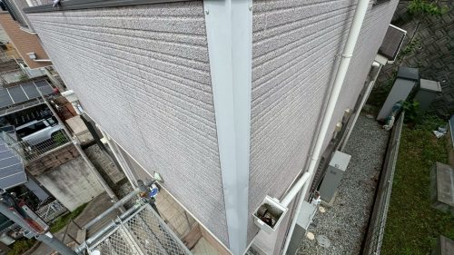 板金を貼って修理したベランダの角