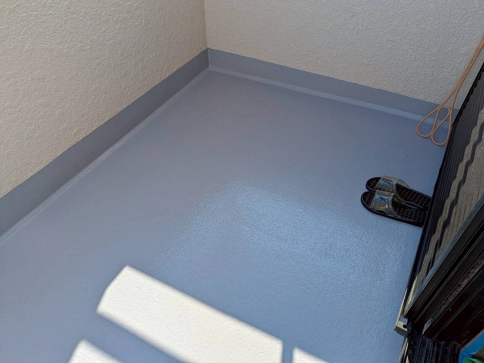 宝塚市で勾配不良の床を木下地で直してＦＲＰ防水を施した後の様子