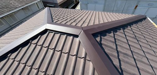 棟板金交換後の屋根