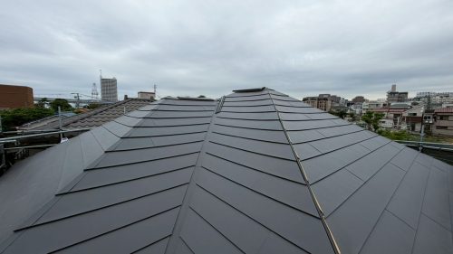 屋根カバー工法と雨樋交換後の写真