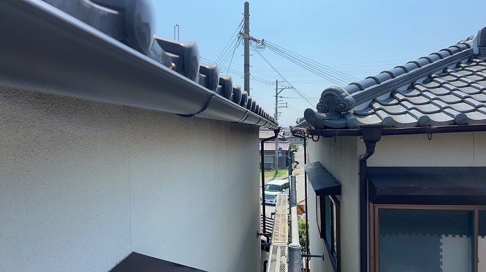 明石市で水漏れしている半丸型の雨樋交換を行った後の様子