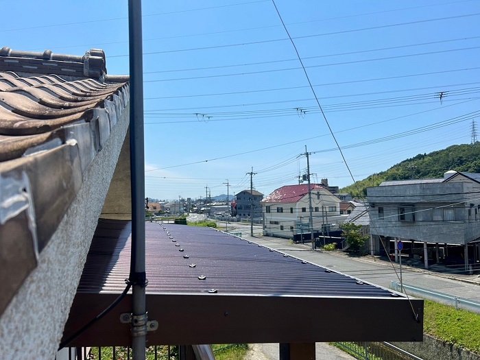 姫路市での2階ベランダ屋根の波板貼り替え完了