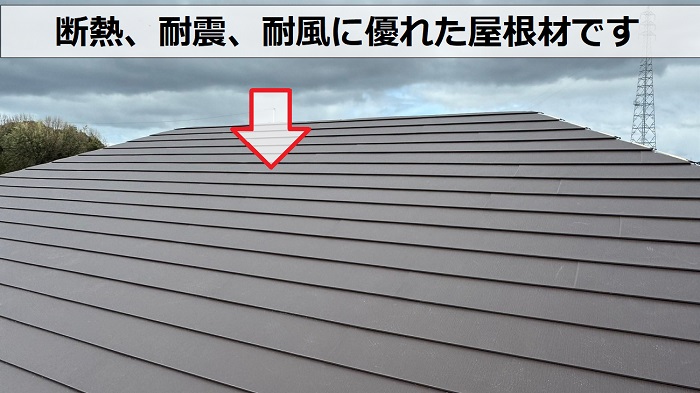換気棟を用いた屋根リフォームでスーパーガルテクト葺き