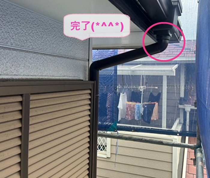 たつの市の軒先排水部材の取り替えで角型タイプへ30ｍ取り替えが完了した現場の様子