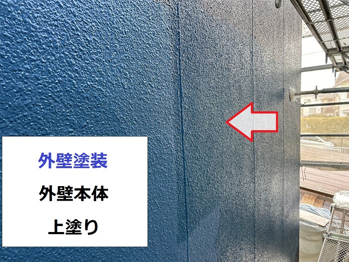 加古川市での劣化した外壁塗装で上塗り