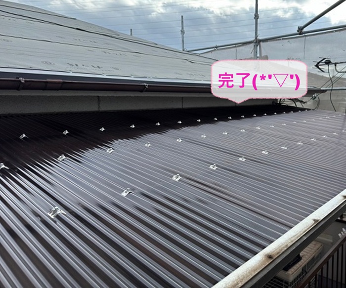 神戸市長田区で採光重視のバルコニー屋根リフォームが完了した現場の様子