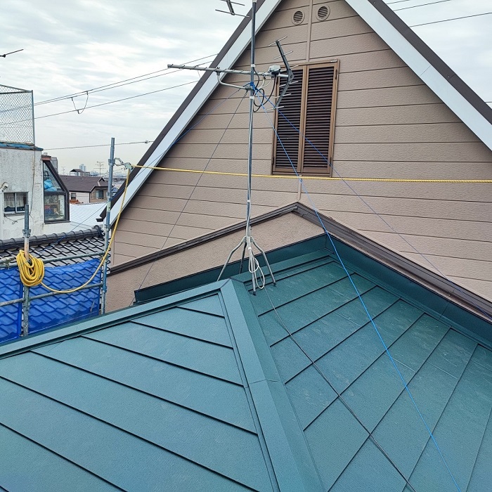 神戸市灘区で連棟造りの屋根改修工事で雨漏りを解決した後の様子