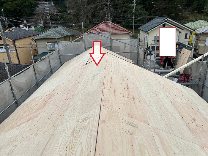 雨漏りしているM型スレート屋根からＳＧＬ鋼板屋根材への葺き替えリフォームで下地完了