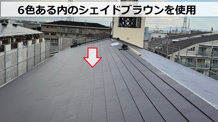 アスファルトシングルへの屋根重ね葺き工事でスーパーガルテクトのシェイドブラウンを使用