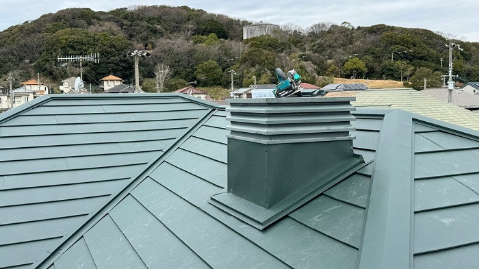 加西市でのスレート屋根への重ね葺き工事は完了