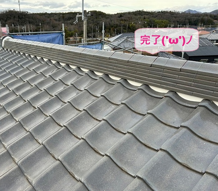 三田市で棟部分の漆喰補修が完了した現場の様子