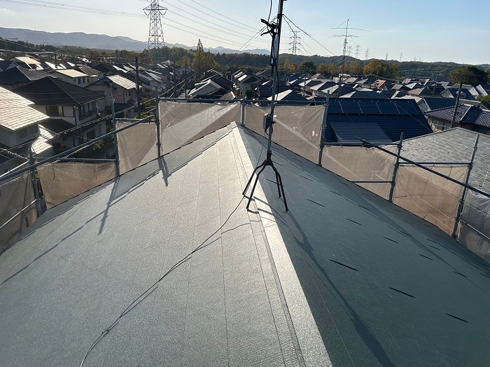 神戸市北区でモニエル瓦屋根からＳＧＬ鋼板屋根材へ葺き替えた後の様子
