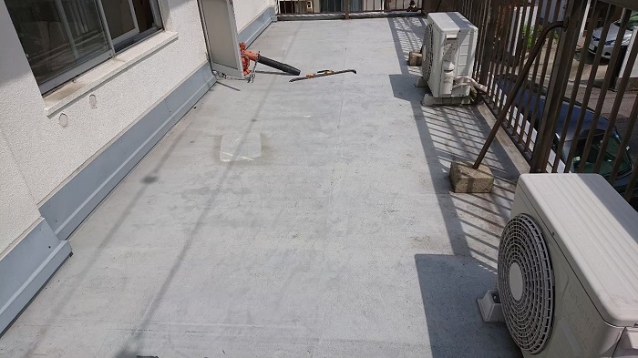 雨漏りしているバルコニー