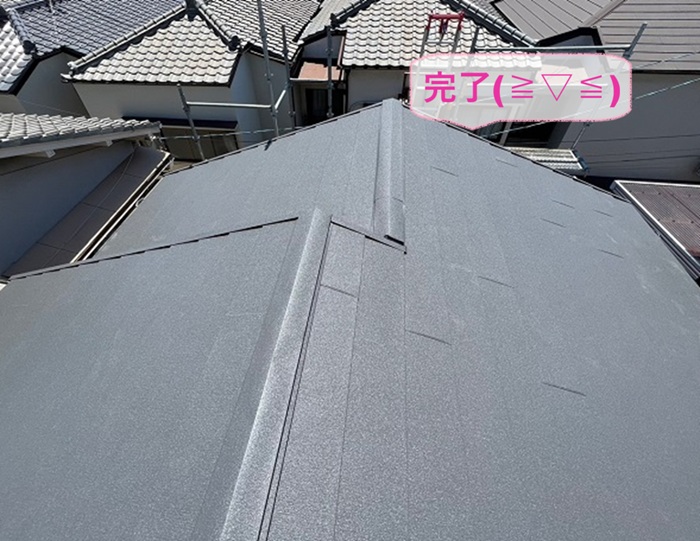 伊丹市でつながり屋根の貼り替え工事が完了した現場の様子