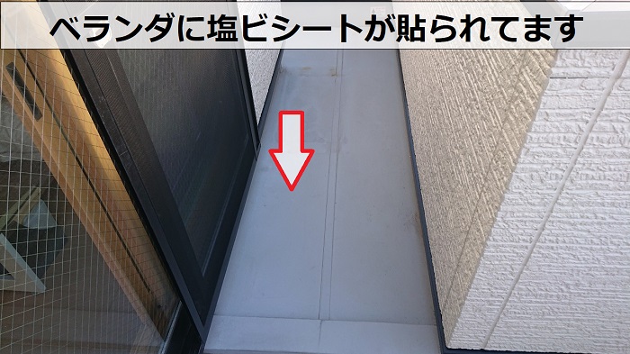 神戸市兵庫区でベランダ塩ビシートの低価格なメンテナンスとしてVTコートを使用する現場の施工前
