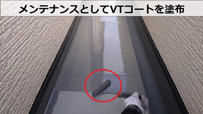神戸市兵庫区でベランダ塩ビシートの低価格なメンテナンスとしてVTコートを使用する現場でVTコートを塗布