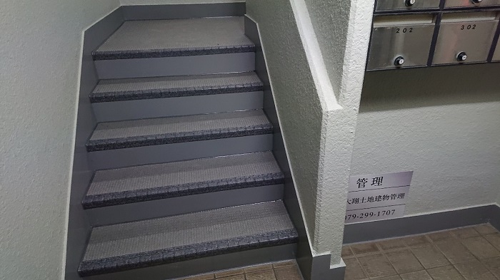 共用階段のステップシート貼り完了