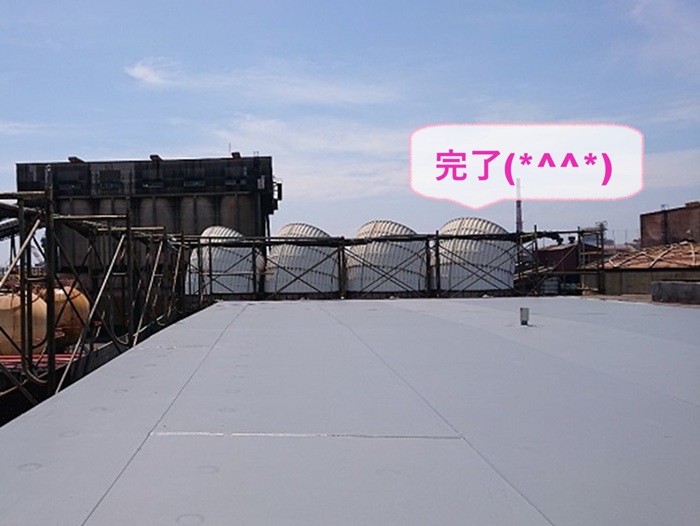 工場市灘区で排水不良の屋上へのシート防水改修が完了した現場の様子