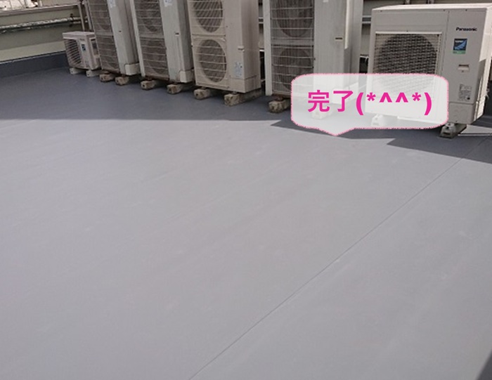 神戸市長田区でビルの陸屋根防水を塩ビシート機械固定で改修が完了した現場の様子