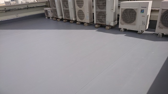 神戸市長田区でビル屋上の塩ビシート防水機械固定工法を行った後の様子