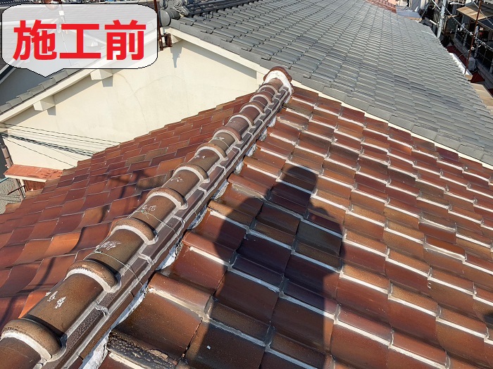 加古郡稲美町で築40年釉薬瓦の棟瓦取り直しを行なう前の様子