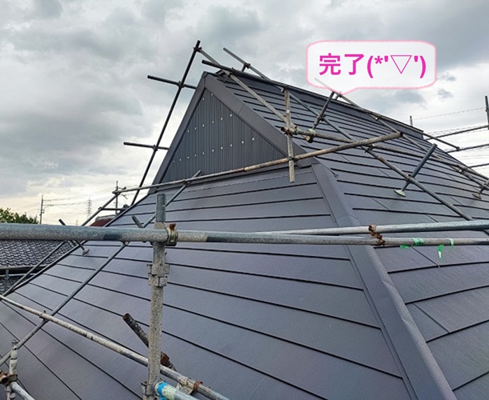 加古郡稲美町で古民家屋根の金属カバー改修が完了した現場の様子