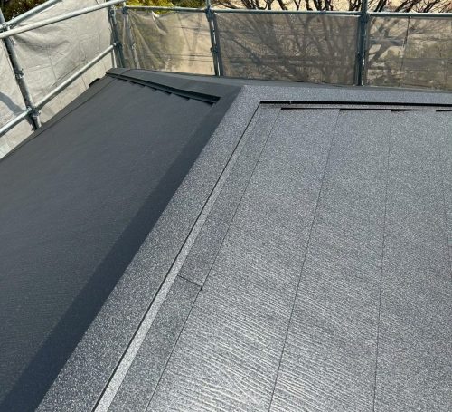 カバー工法後の屋根の様子