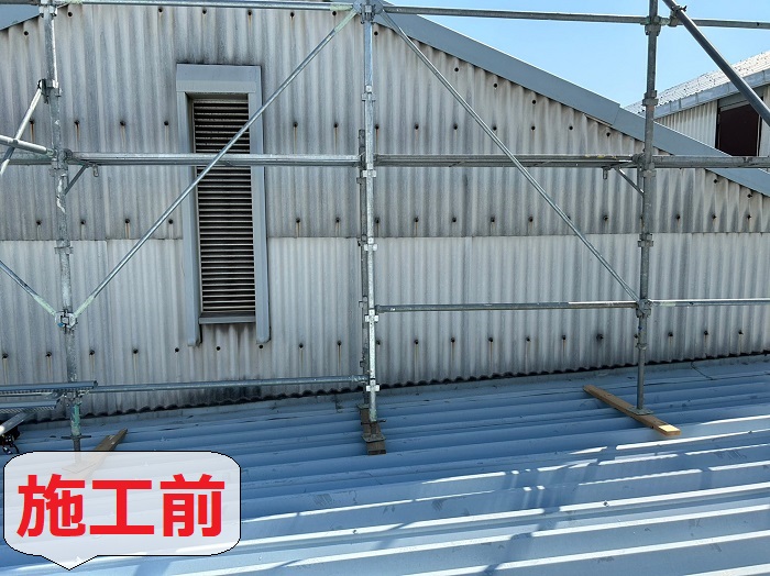 工場外壁の雨漏り修理前