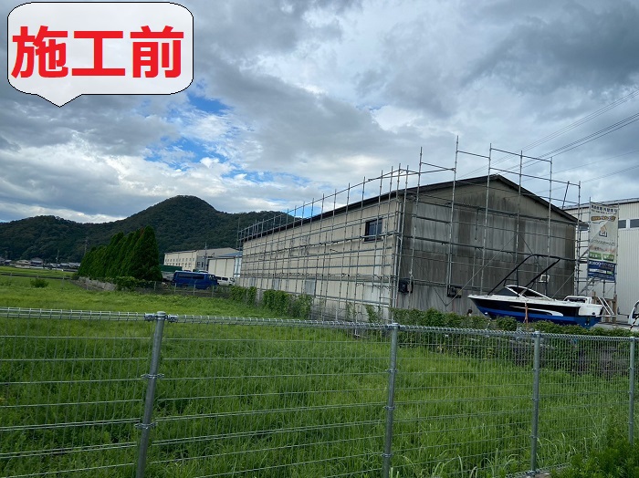 工場の外壁をカバー工事する前の様子