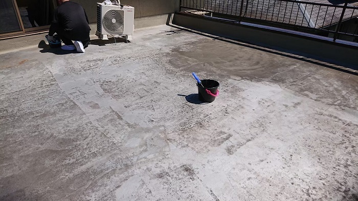 神戸市兵庫区で屋上防水工事を行う前の様子