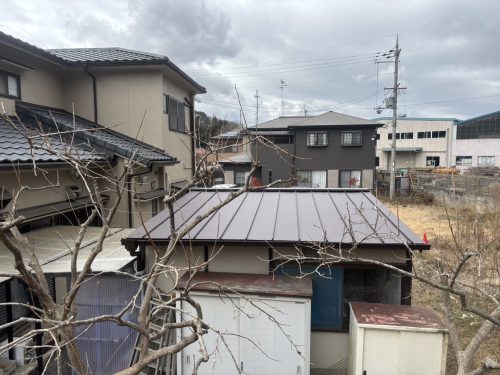 倉庫屋根葺き替え後の様子