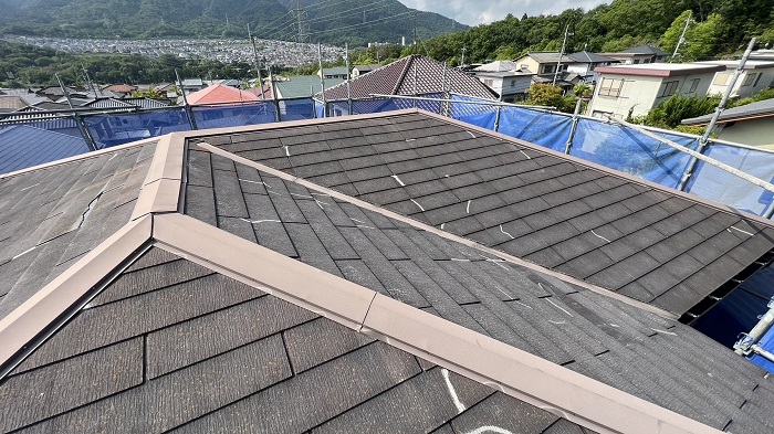 神戸市北区でコロニアル屋根への重ね葺き工事を行う前の様子