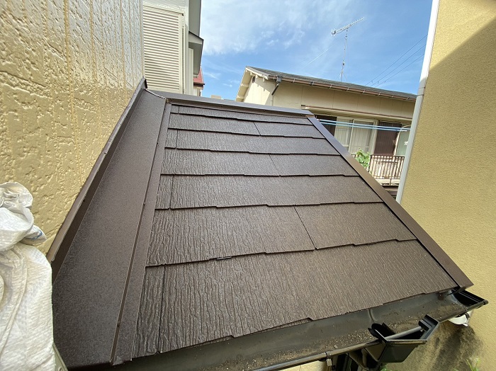 部分的に葺き替えた下屋根