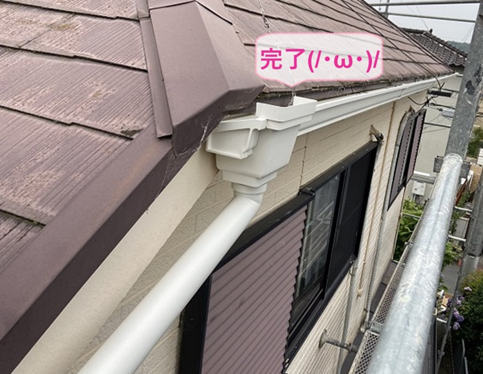 高砂市で塩ビ鋼板雨樋のシルビスケアP50を用いた雨樋工事が完了した現場の様子