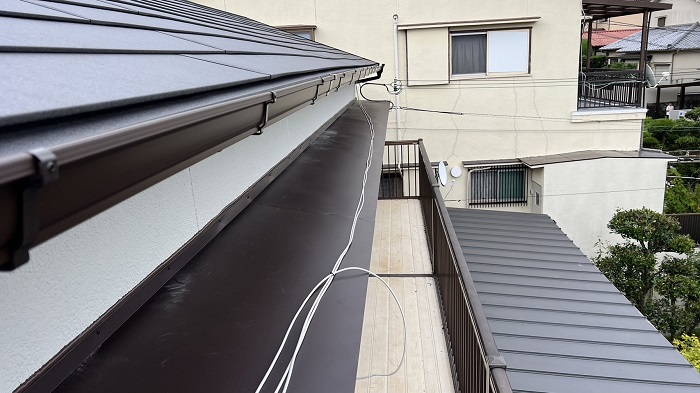 神戸市須磨区で板金工事として庇屋根と破風板を修理した後の様子