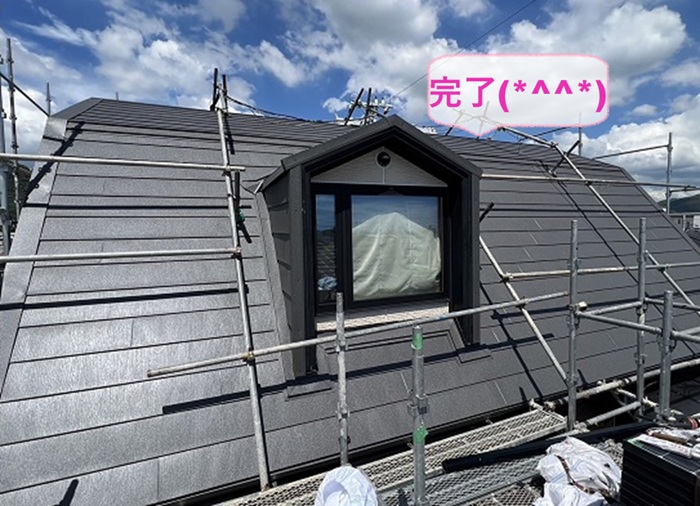 たつの市でソーラーパネル脱着を行う屋根重ね葺きリフォームが完了した現場の様子