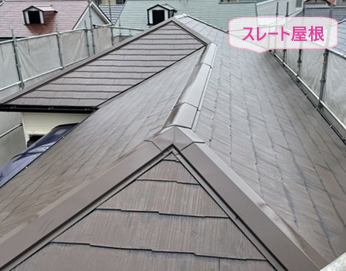 伊丹市でカバー工法をする既存のスレート屋根の様子